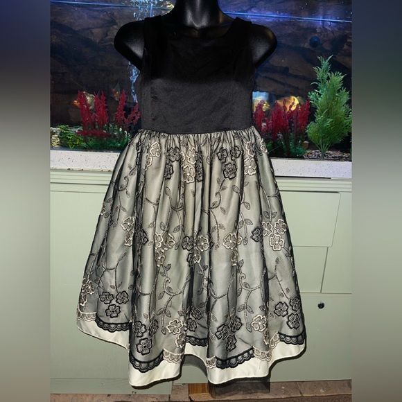 Girls perfectly dressed black Dress velvet top with lace bottom size 10 - Picture 1 of 5